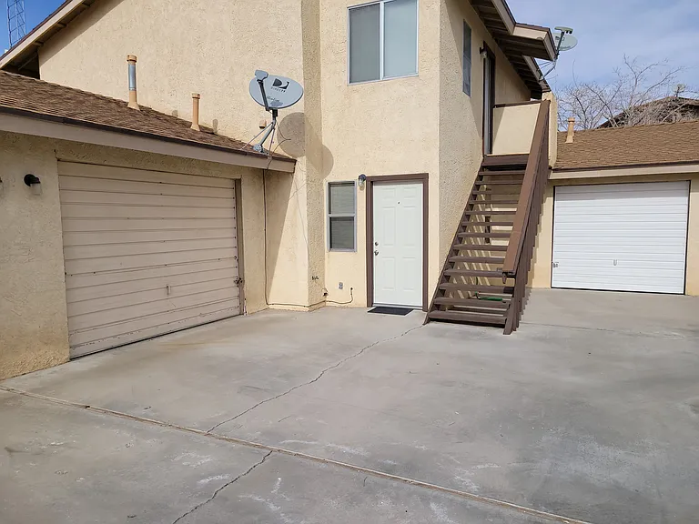 1024 W Graaf Ave #B — Photo 2