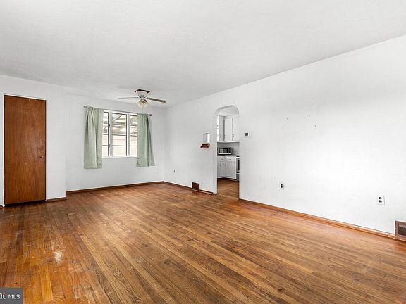 3rd image of 331 Maple St