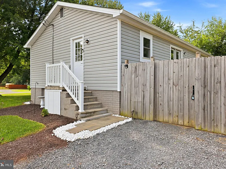 306 Fegan Rd — Photo 5