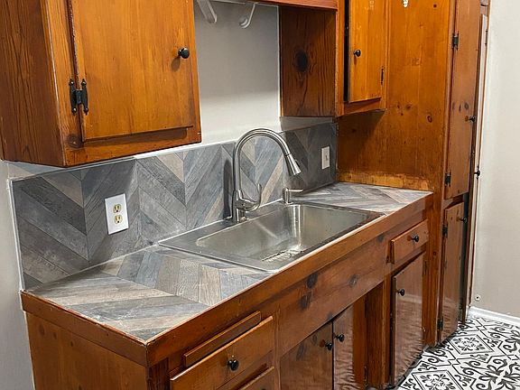 4th image of 1657 Federal Ave APT 11