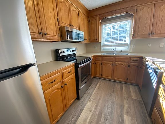 3rd image of 156 Short Street Dr
