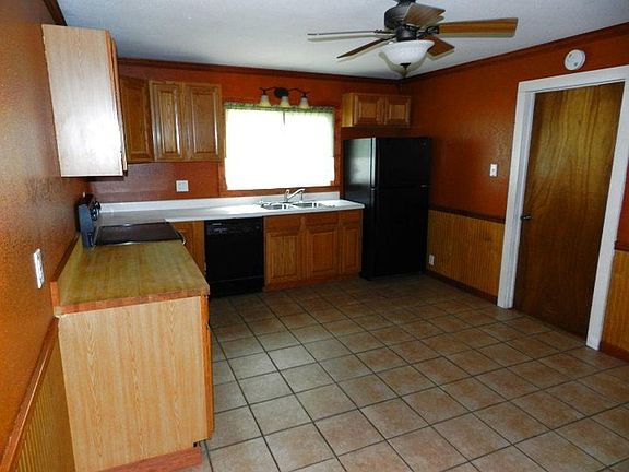 5th image of 300 Spencerville St