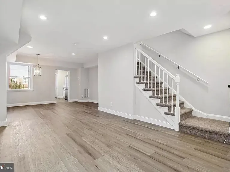 1513 N Kenwood Ave — Photo 3