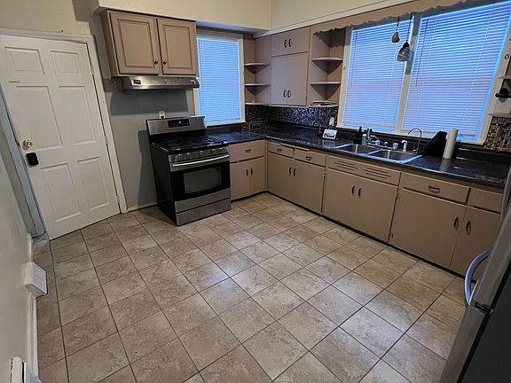 4th image of 2636 N Richards St #1
