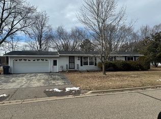 940 9th St, Waupaca, WI 54981