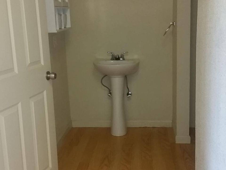 2nd image of 552 N Fulton St APT 103