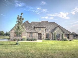 5226 E Hickory Hollow Dr, Claremore, OK 74019