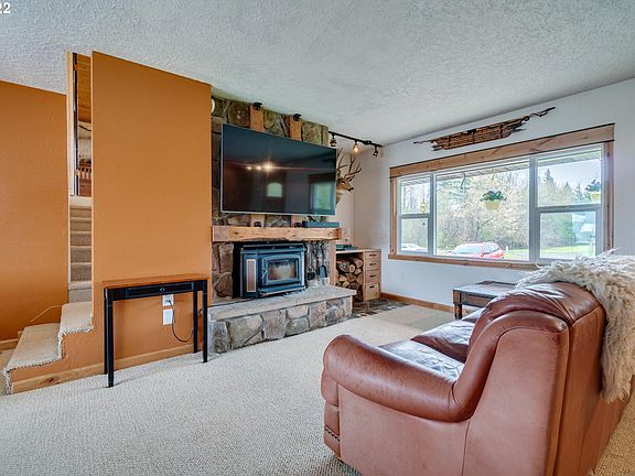 3rd image of 21504 NE 174th St