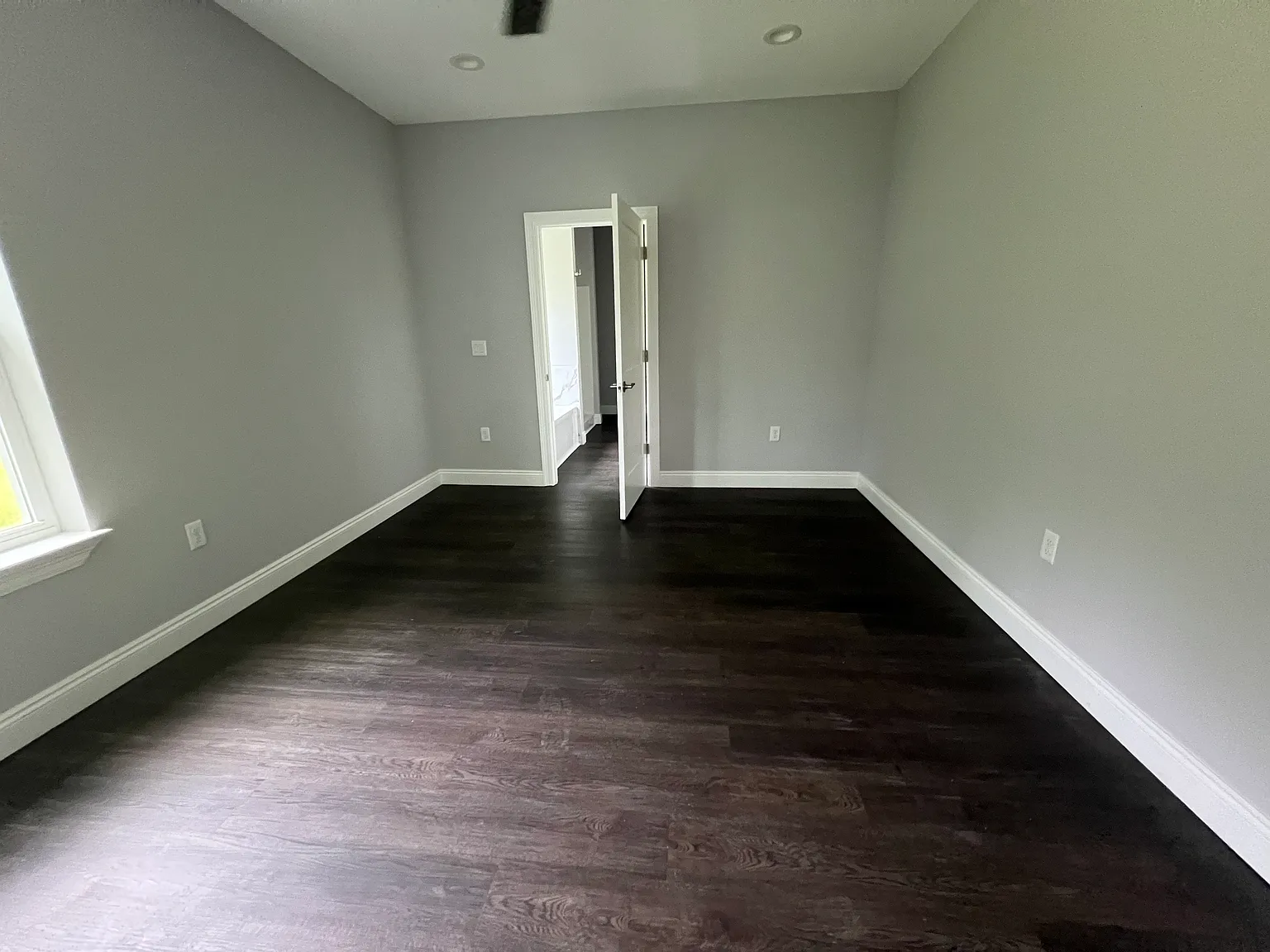 3 bed, 1300 sqft, $2,050 — Photo 2