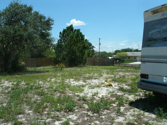 5th image of 15610 Gregus Ave