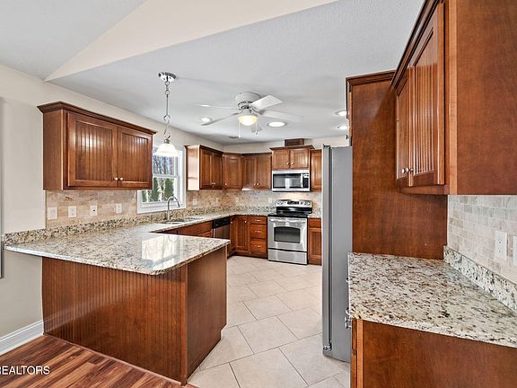 3rd image of 135 Anglewood Dr