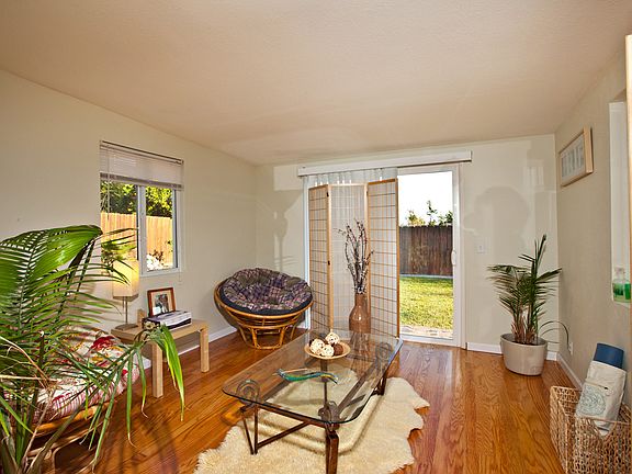 5th image of 10481 El Comal Dr