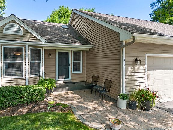 3rd image of 160 Bluff Ridge Ct