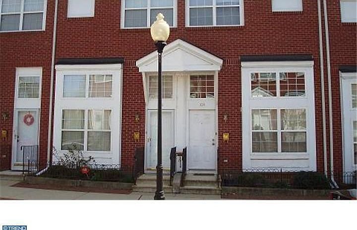 2nd image of 106 Monument Pl