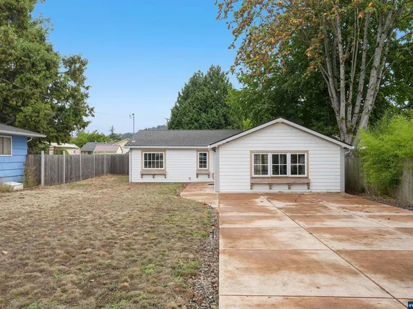 1363 Filbert St, Lebanon, OR 97355