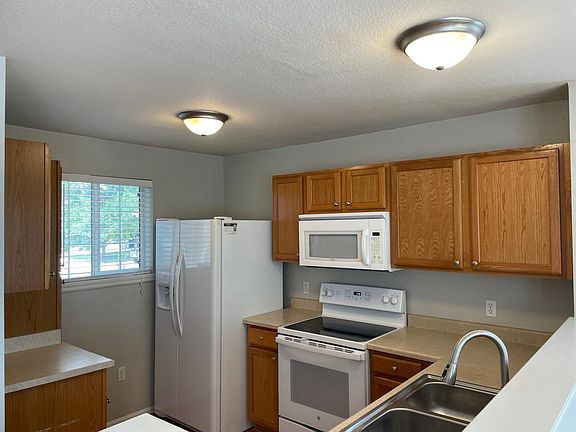 3rd image of 10918 E 96th Pl