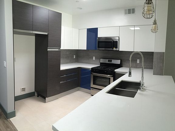 5th image of 121 N Clark Dr APT 401