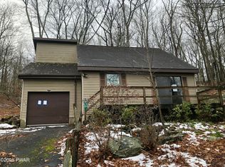 2242 Apley Ct, Bushkill, PA 18324