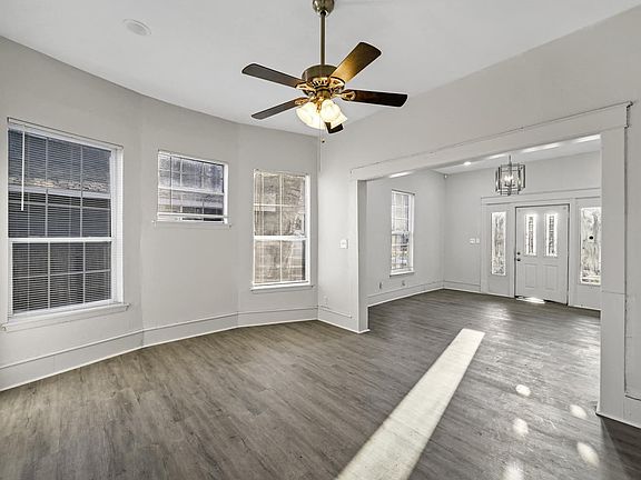 3rd image of 2411 Peabody Ave