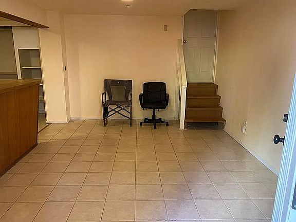 4th image of 819 Cortland Ave