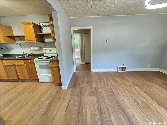 2nd image of 111 9th Street NE