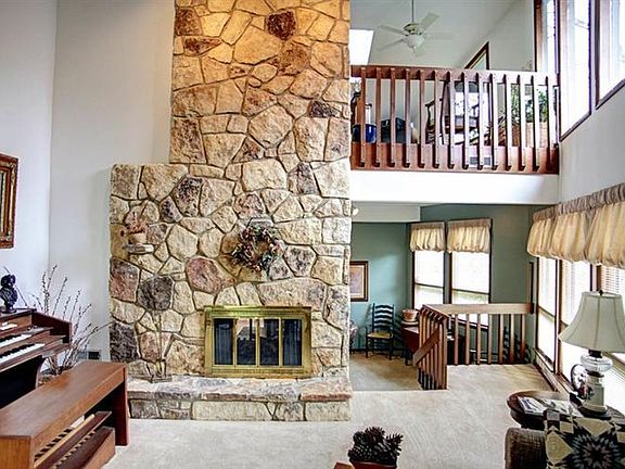 4th image of 7451 Rossmore Ct