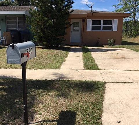 2nd image of 220 W Towne Pl