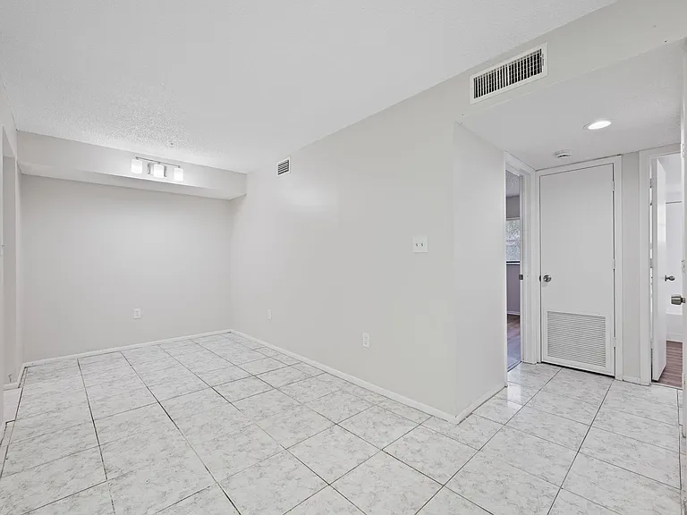 1767 Leo Ln S — Photo 9