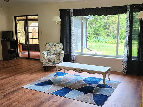 5th image of 205 Wildwood Dr