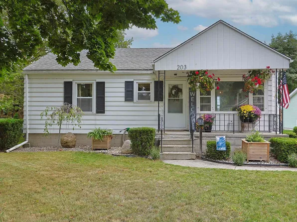203 Scheurmann St, Essexville, MI 48732