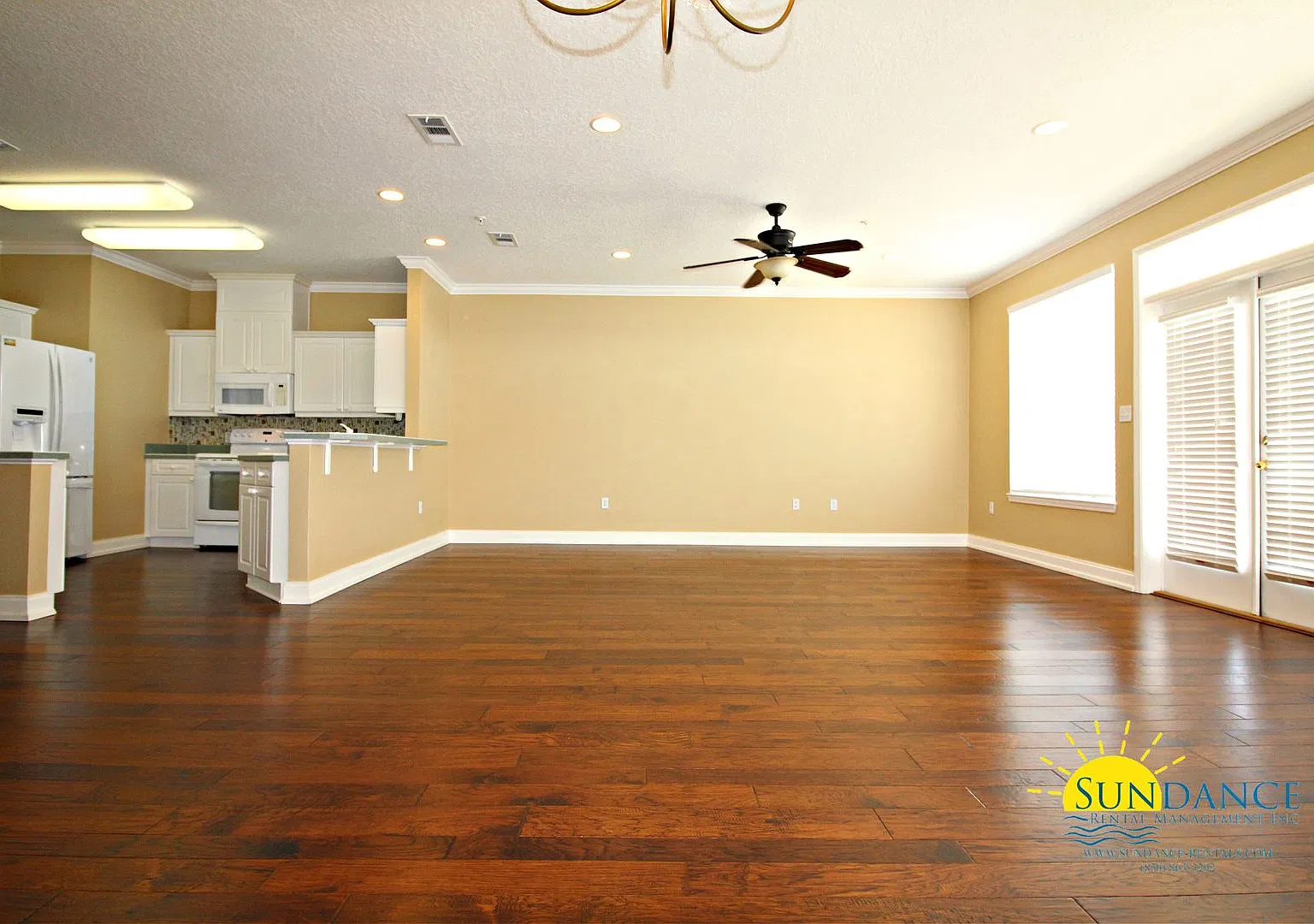 Stunning Top Floor Waterfront Condo, Incredible Views! — Photo 4