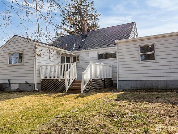 5th image of 12 N Pennington Rd