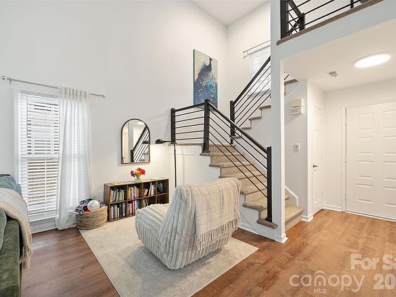 4th image of 11121 Sevilla Ct