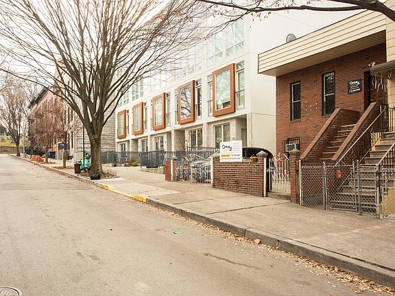 5th image of 252A 22nd St