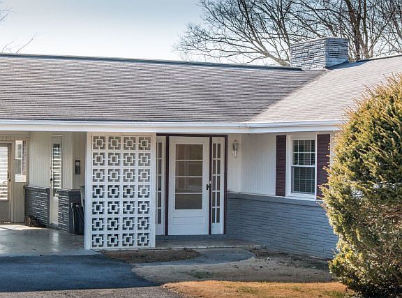 3rd image of 251 Glenrochie Dr