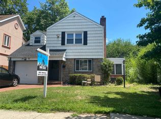 61-39 212th St, Oakland Gardens, NY 11364
