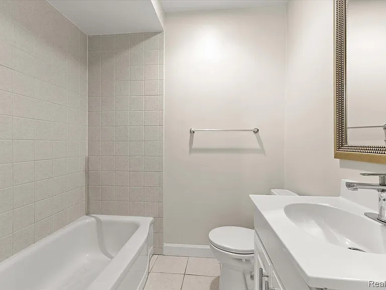 1313 Royal Ave — Photo 14