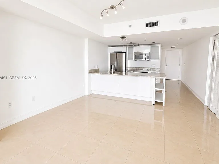 185 SW 7th St #2505 — Photo 1
