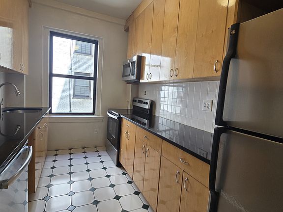 2nd image of 515 W 113th St Unit 5E