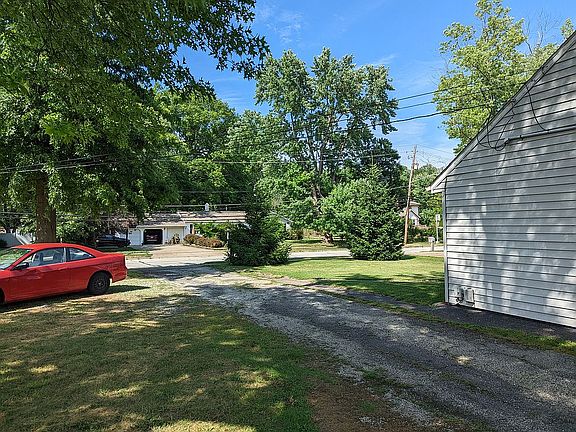 Driveway/Front Yard