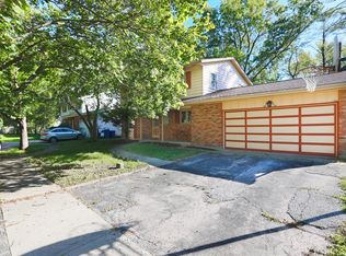 6 Evergreen Cir, Dekalb, IL 60115