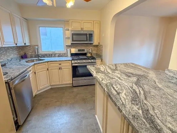 223 Day Avenue image 7 of 30