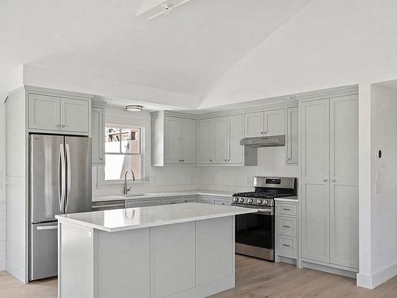 3rd image of 10 Winthrop Ave