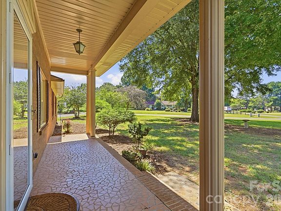 3rd image of 710 Frontier Cir