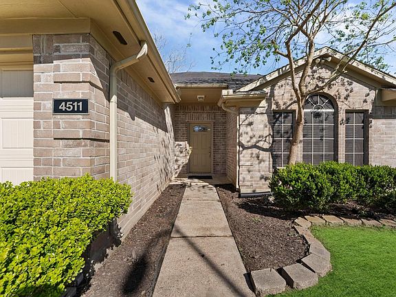 3rd image of 4511 Hunter Green Ct