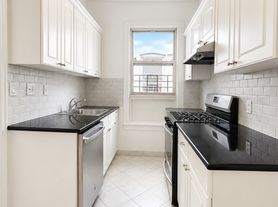 22-36 35th St, Astoria, NY