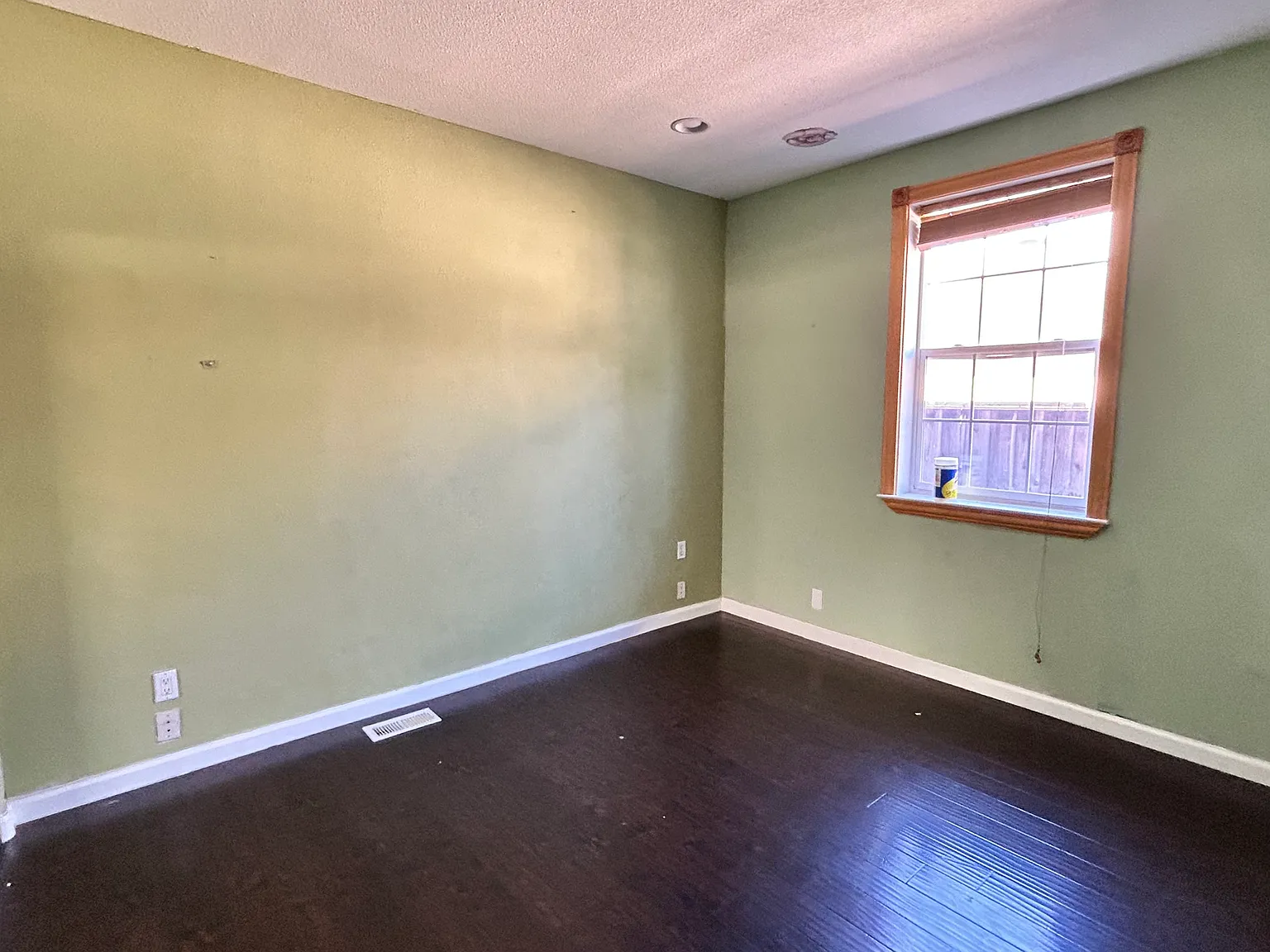 1 bed, 2800 sqft, $1,599 — Photo 2