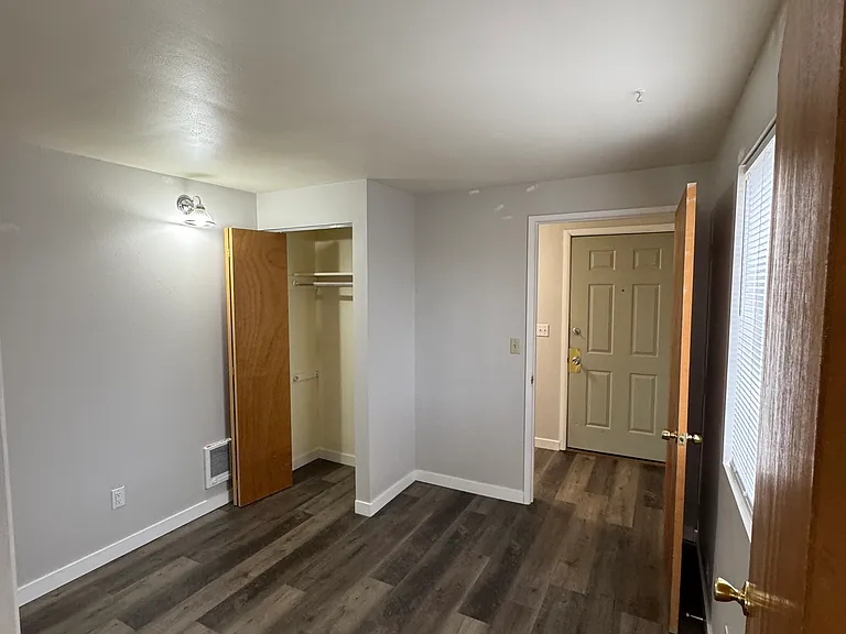 4748.5 22nd Ave NE — Photo 9