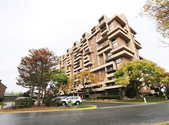 2nd image of 465 W Dominion Dr Unit 1503
