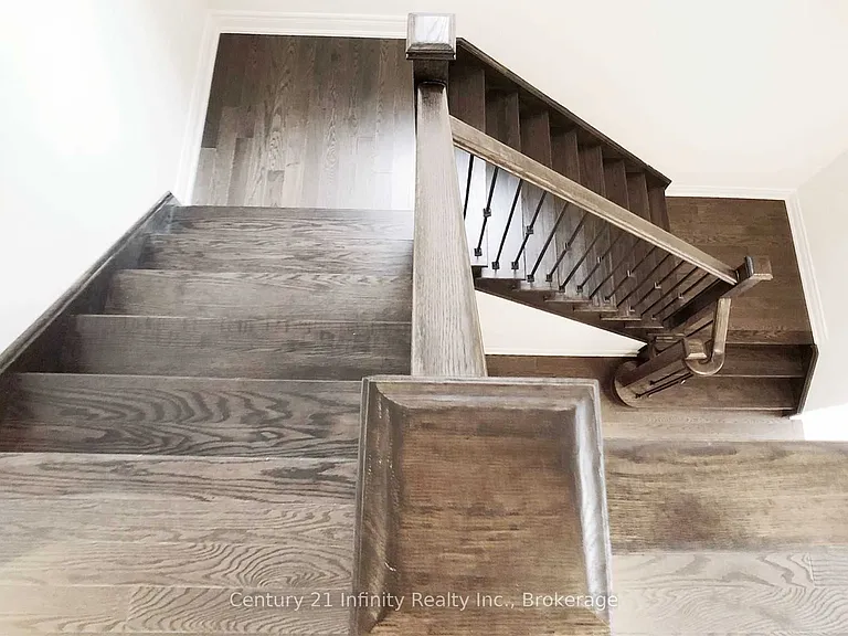 9 Saint Ives Cres — Photo 12